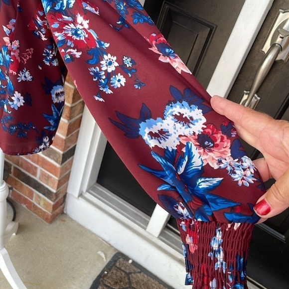 A.n.a Floral Top With Smocked Sleeves‎ - Picture 6 of 11